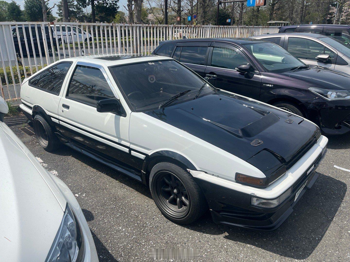 来考驾照，早上起不来没去考场排队拿号，教练帮我拿让我赶紧来考场，我说我开车过去很