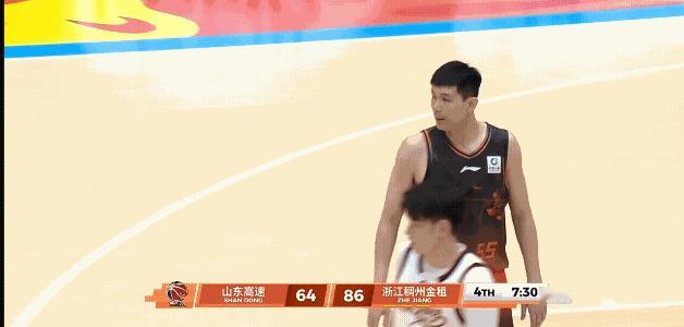 山东男篮这是怎么了，主场竟然被浙江稠州打花了，球员们都在梦游么，关键时刻没有球员