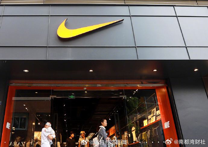 #耐克裁员#【#耐克将裁员1400人#，主要集中在技术部门】当地时间4月23日，