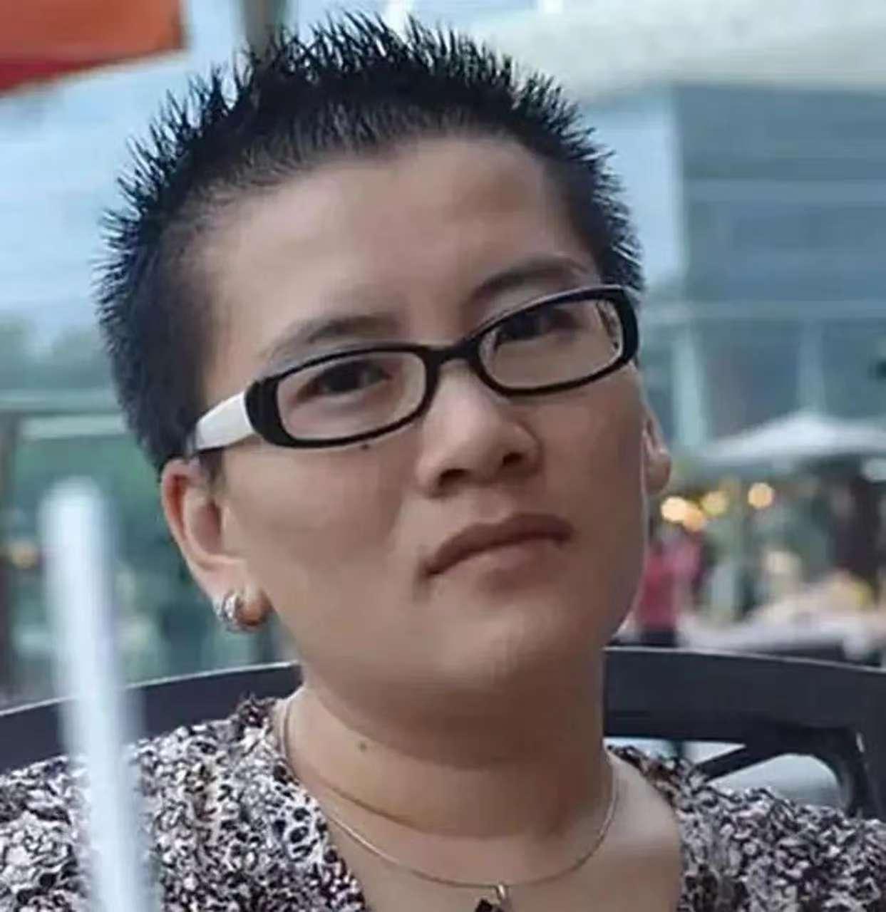 一场手术改了身份，这条路他却走了二十年
耿子的故事，从来不是一场手术就能写完的