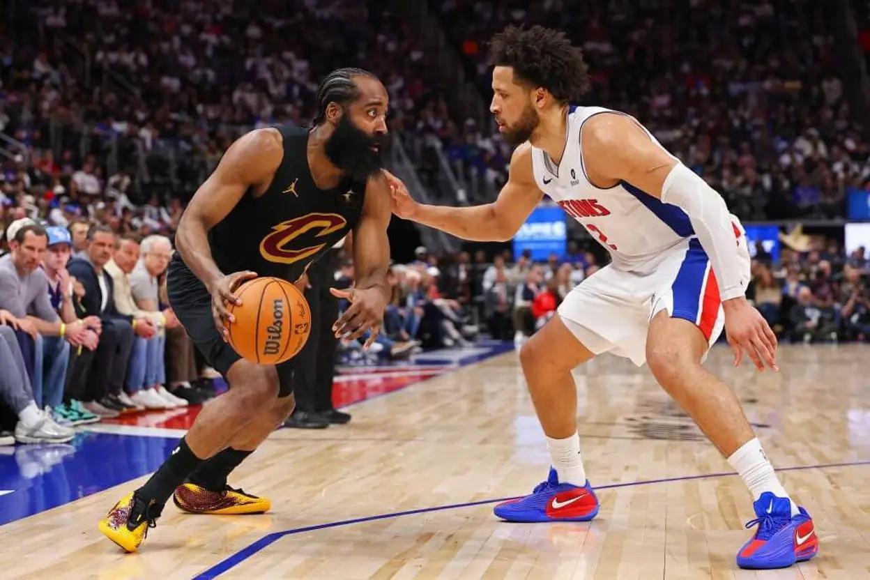 坎宁安上个赛季季后赛三分命中率只有17.9%本赛季39.7%nba