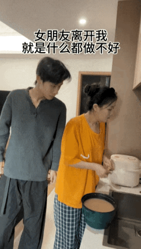 看破不说破，这女友是懂得相处之道的。