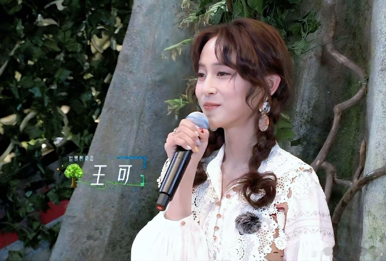 王可手绘花少群像王可花少手写信花儿与少年 她信里写“希望我们一直在路上”，手绘的