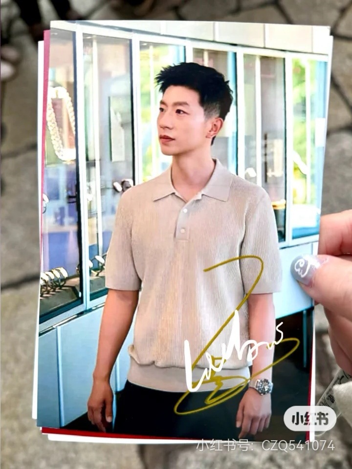 这些照片还挺都会挑的