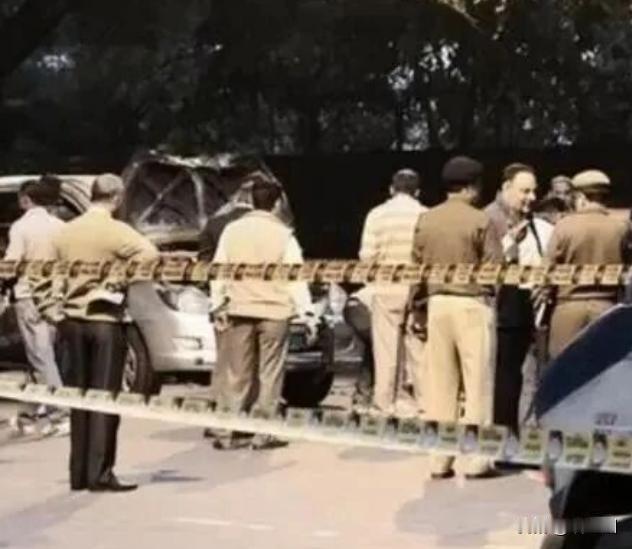 1982年，中国驻莫桑比克大使馆翻译唐健生做了一项疯狂举动，他杀光大使馆的所有人