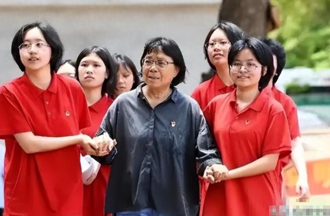 张桂梅作废了之前的“狠话”！

高考刚结束，央视、人民日报等官媒接连“点名”张桂