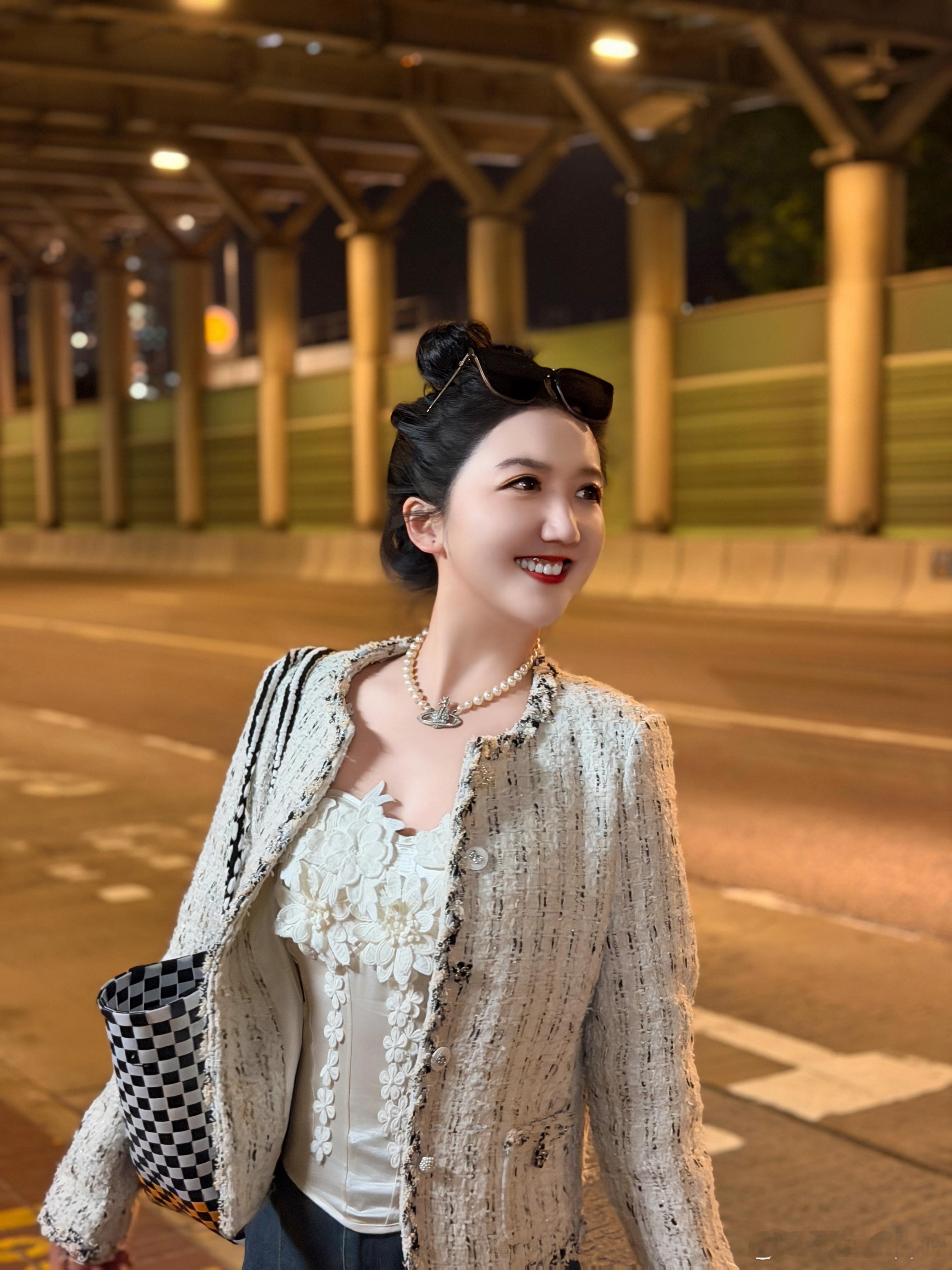 元旦假期和姐妹一起去逛了濮院 买了很多山羊绒！真的太暖和了 今天出门就穿了一件山