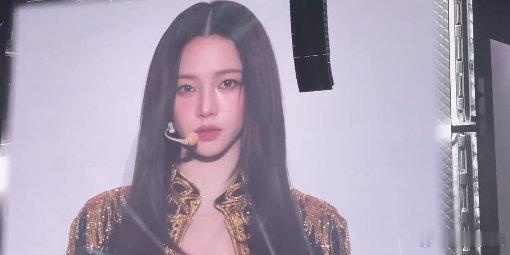 就是特别的美啊！此女是神，为大屏而生的脸~ [舔屏] ​​​