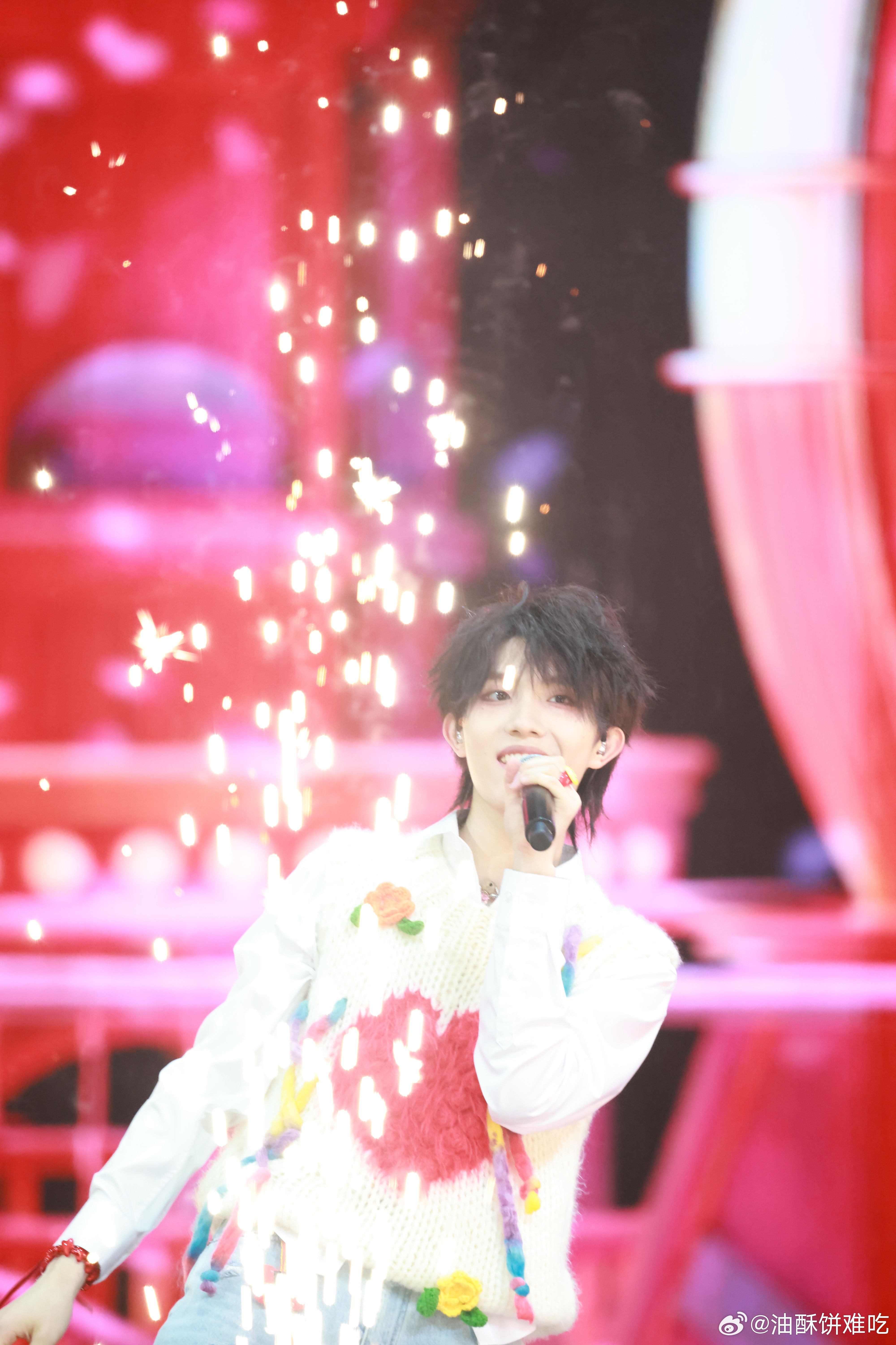 一个很红的男孩𝑯𝒂𝒑𝒑𝒚 𝑨𝒑𝒓𝒊𝒍 𝑭𝒐𝒐𝒍’𝒔