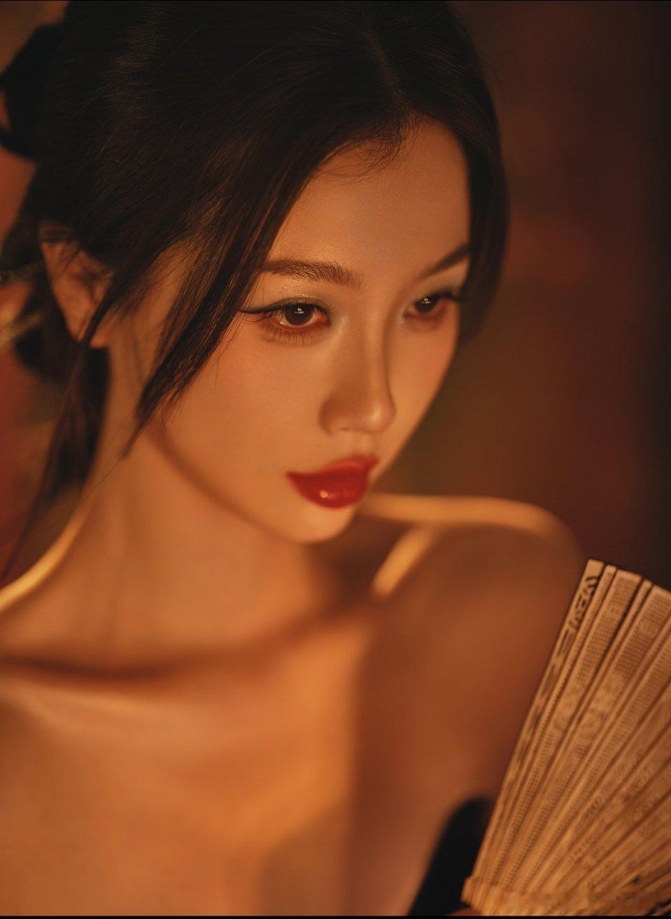 虞书欣这组图，好像恶女诶 