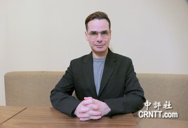 蓝营近期因特别军购预算该是新台币3800亿加N或者8千亿吵翻天，美籍政治评论员方