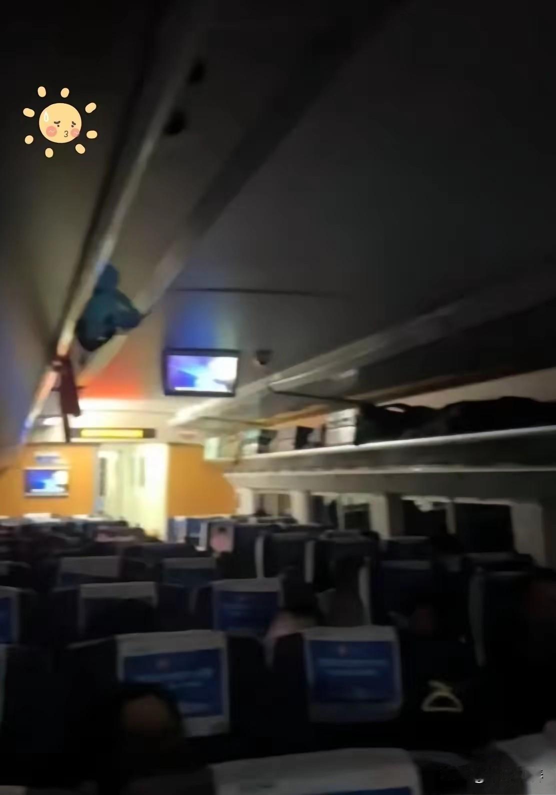 突发事件！

5月30日，发往深圳的D1804次列车，行驶至贺州隧道内时突发意外
