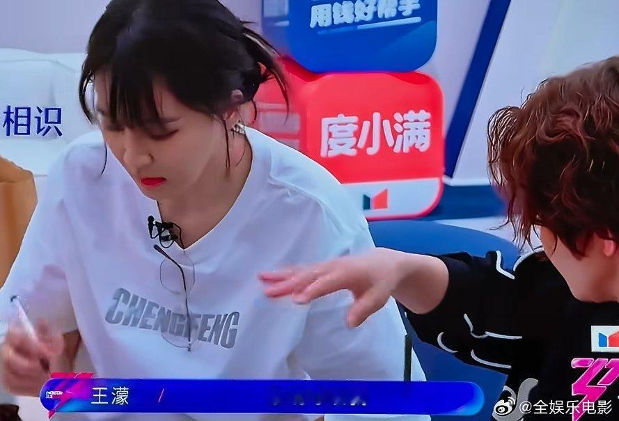 王濛cue黎明王濛cue黎明来浪姐王濛浪姐cue黎明 王濛用歌词“黎明呼唤我”c