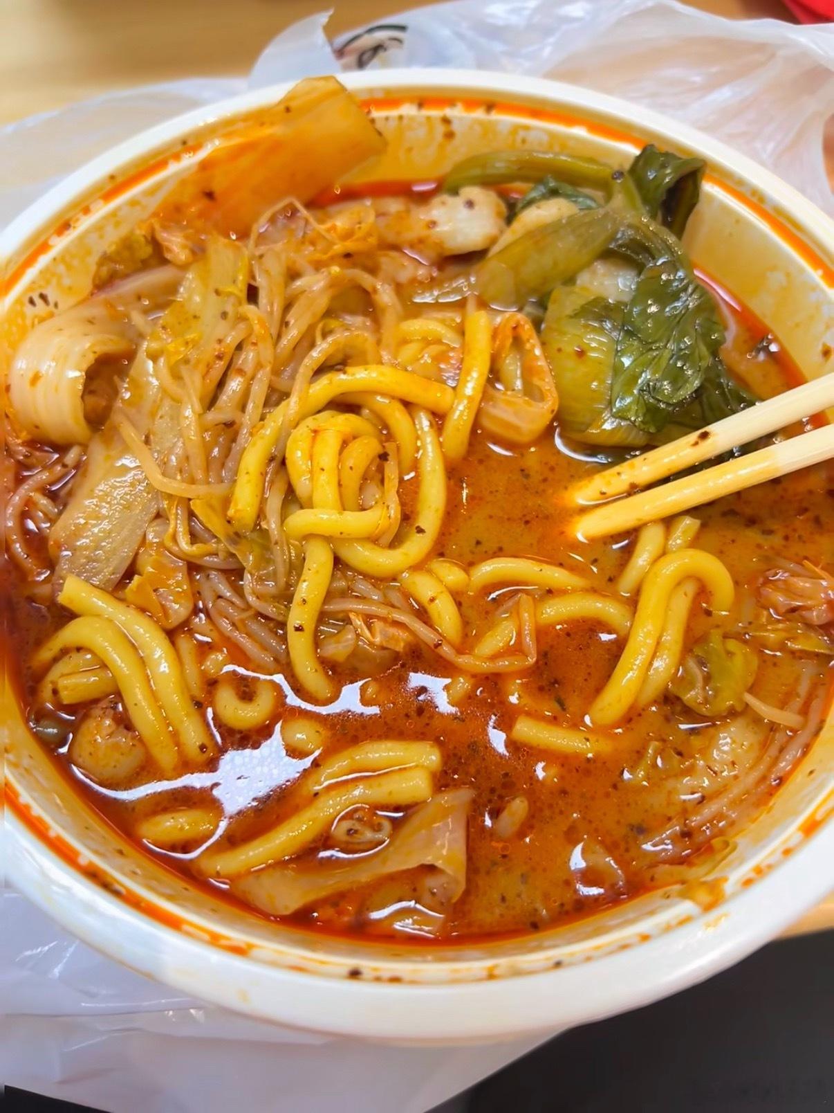 连吃7天麻辣烫身体的变化感觉减肥还是适合几种食物搭配着来，比如一天一顿麻辣烫，第