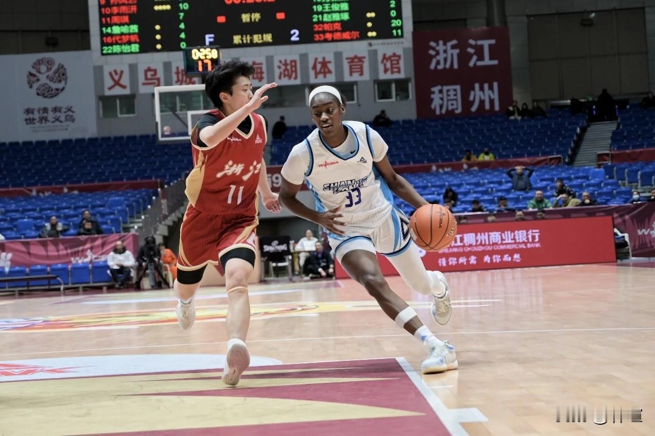 WCBA联赛24日晚进行的4场A组第九轮比赛，新疆女篮成为当晚唯一主场获胜的球队