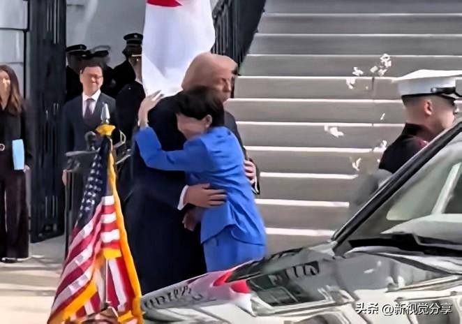 高市早苗专程跑美国去见特朗普，这事刚传回日本，直接在他们国内的舆论场炸了锅。
引