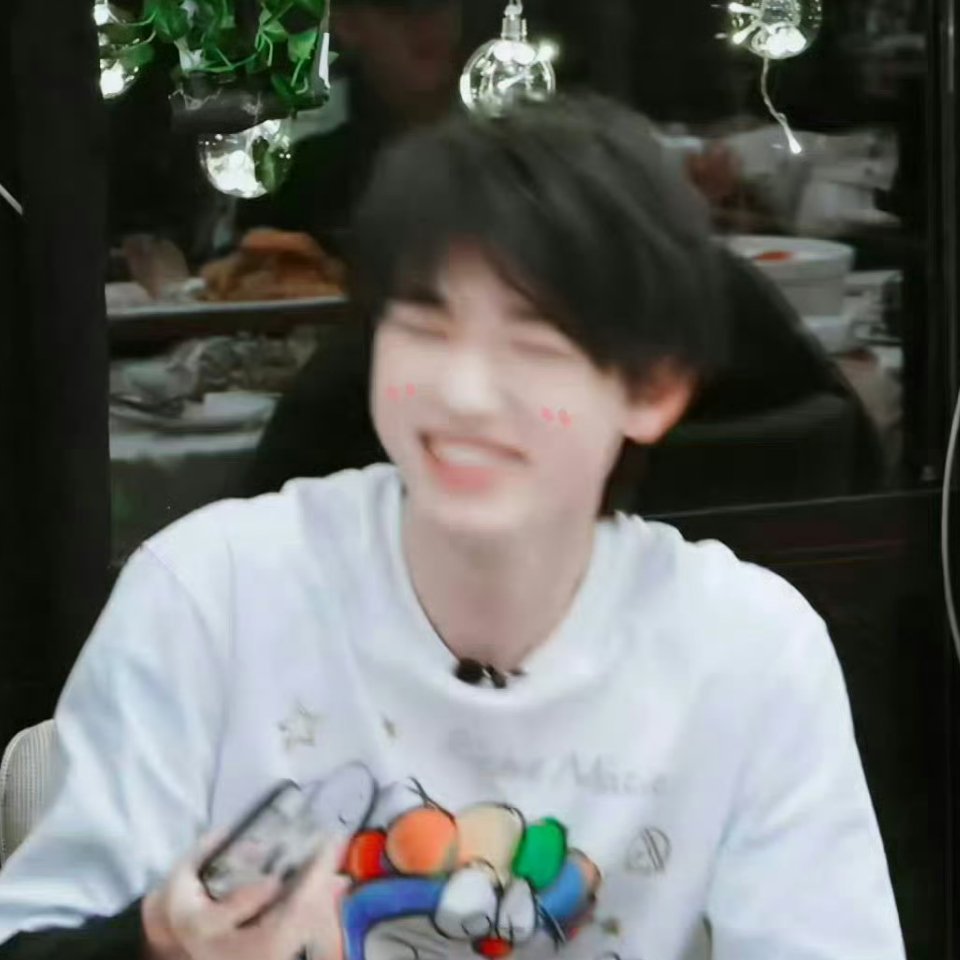 轩宝，你知道吗～这么可爱是要被妈咪啃脸颊肉肉的哦～😋宋亚轩宋亚轩加冠礼演唱会宋