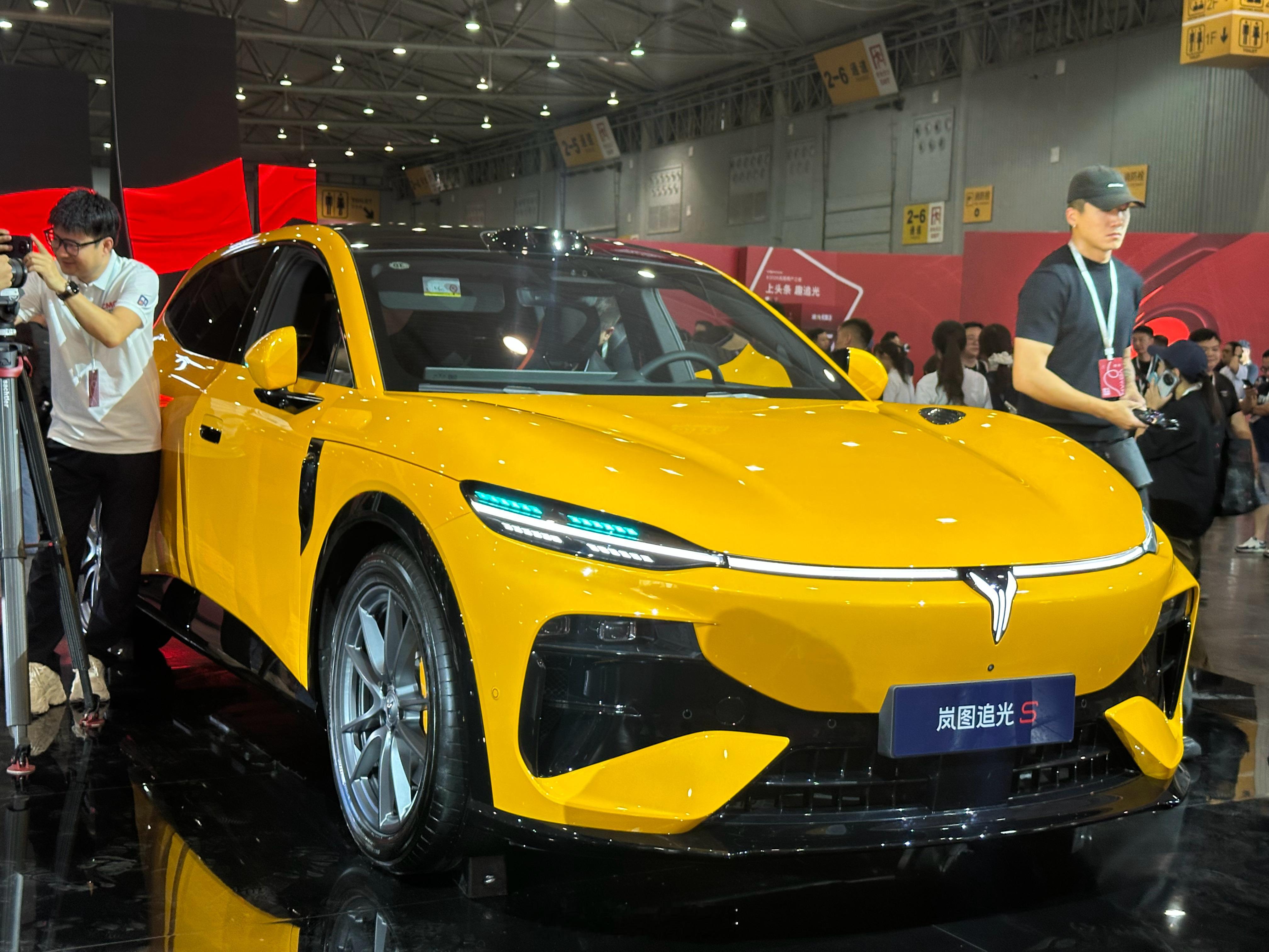 2026年岚图用户之夜  人气太夸张了！这流量快赶上车展一个厅了岚图追光S 成都