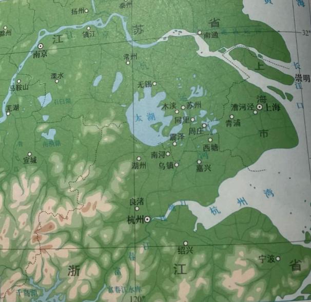 杭州距离上海太近了，就好像天津比之于北京，而南京的发展既得益于当地政策，也得益于