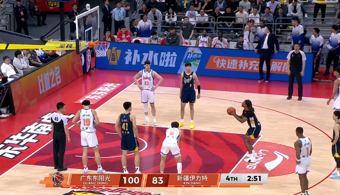 新疆队没了，第四节徐杰上场直接一波流了，杜指导看来赢得了一场球的呼吸权~~广东男