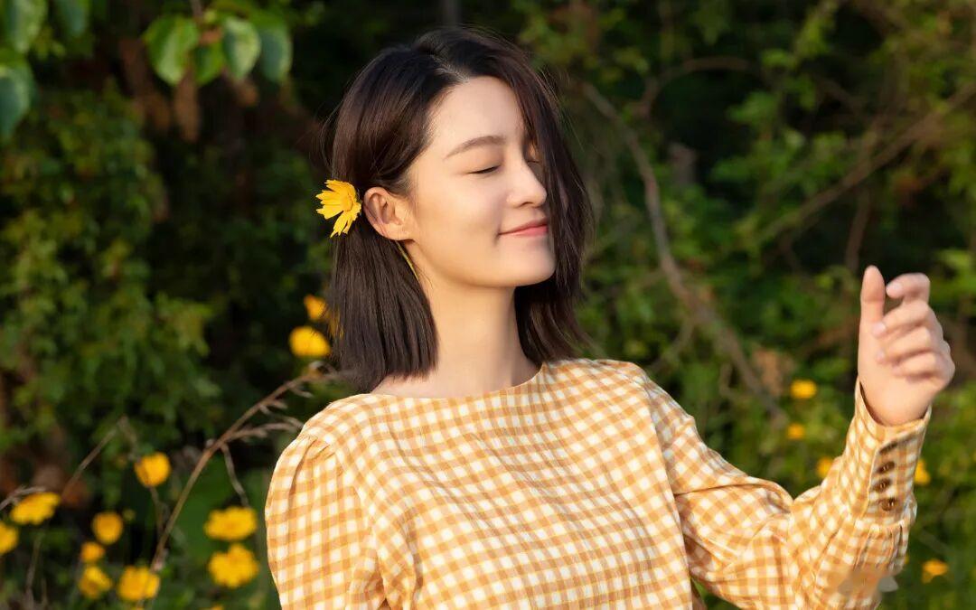 1、李沁的下一部剧接触的是《文城》，鹅厂的剧，顺利的话8月份开机。2、新一季《披
