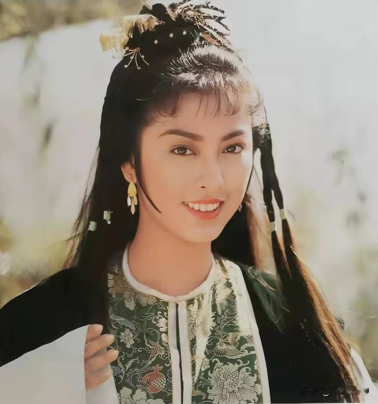 挂历上的古装剧照
米雪一《太极张三丰》
魏秋桦一《王昭君》
阮佩珍一《八仙过海》