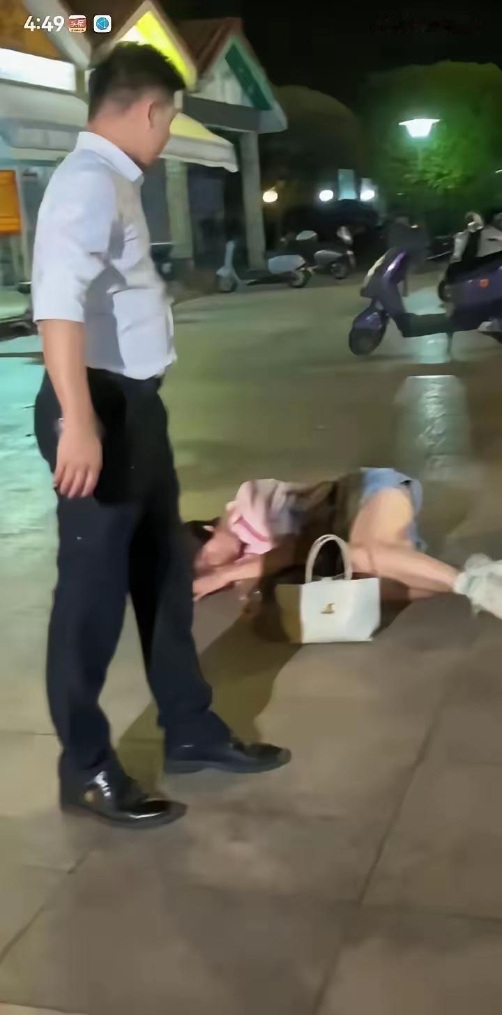 寒心到骨子里！不过是想买双380块的加绒鞋，竟被丈夫当众斥责、一路辱骂，气到晕倒