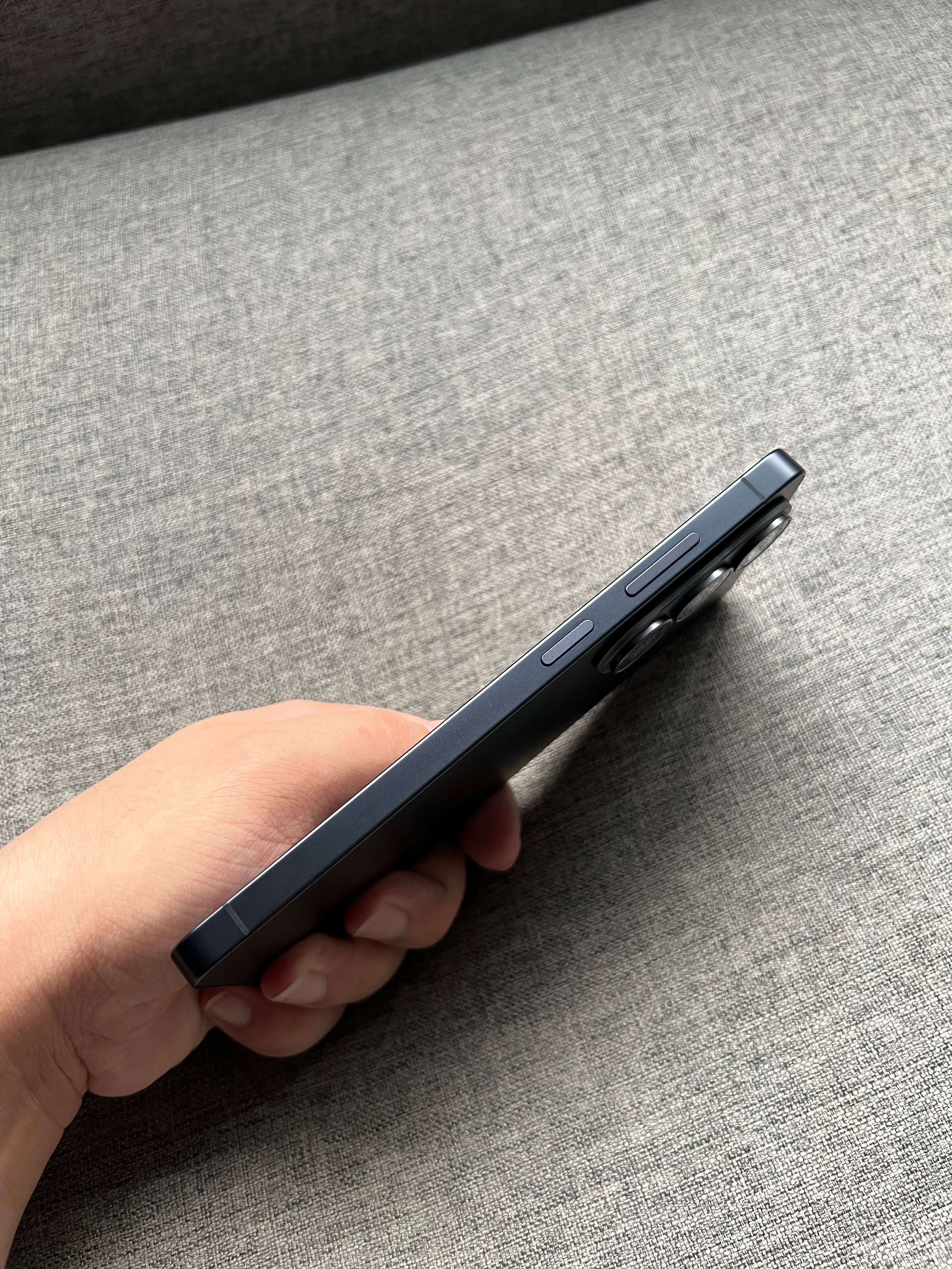 港行三星S26 Ultra 16+1TB黑色 已刷国行系统，屏幕完美，中框小磕碰