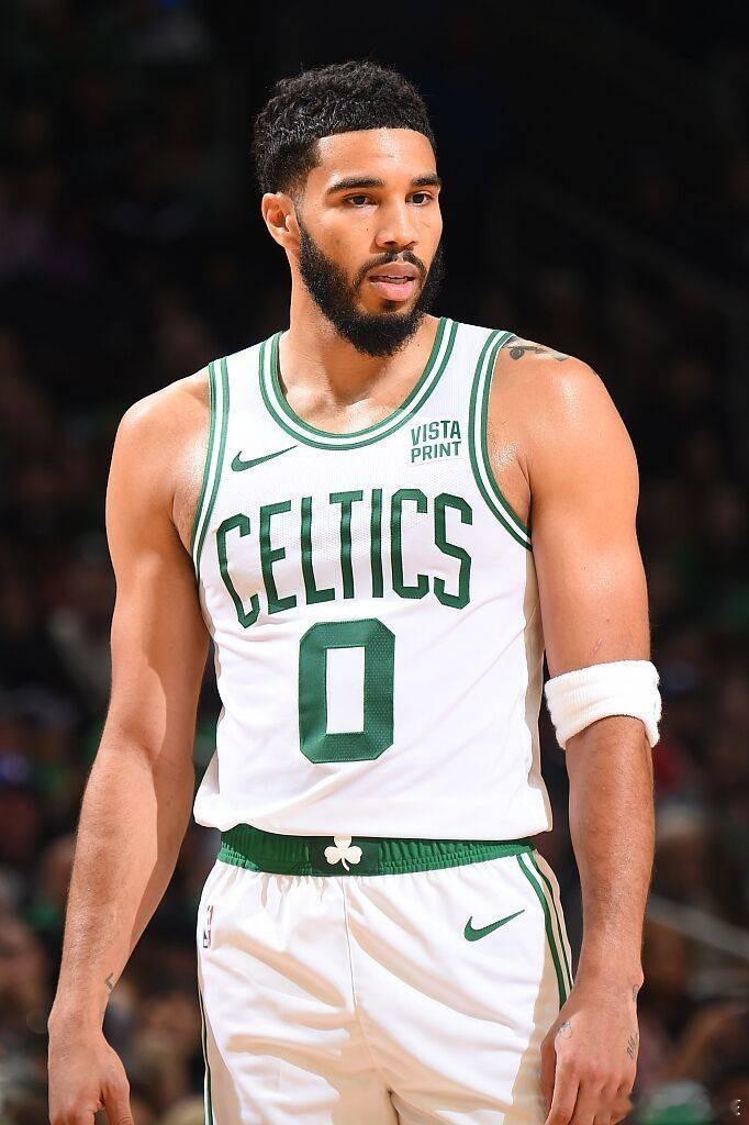 #nba# 北京时间4月2日，NBA常规赛继续展开，凯尔特人客场挑战黄蜂。凯尔特