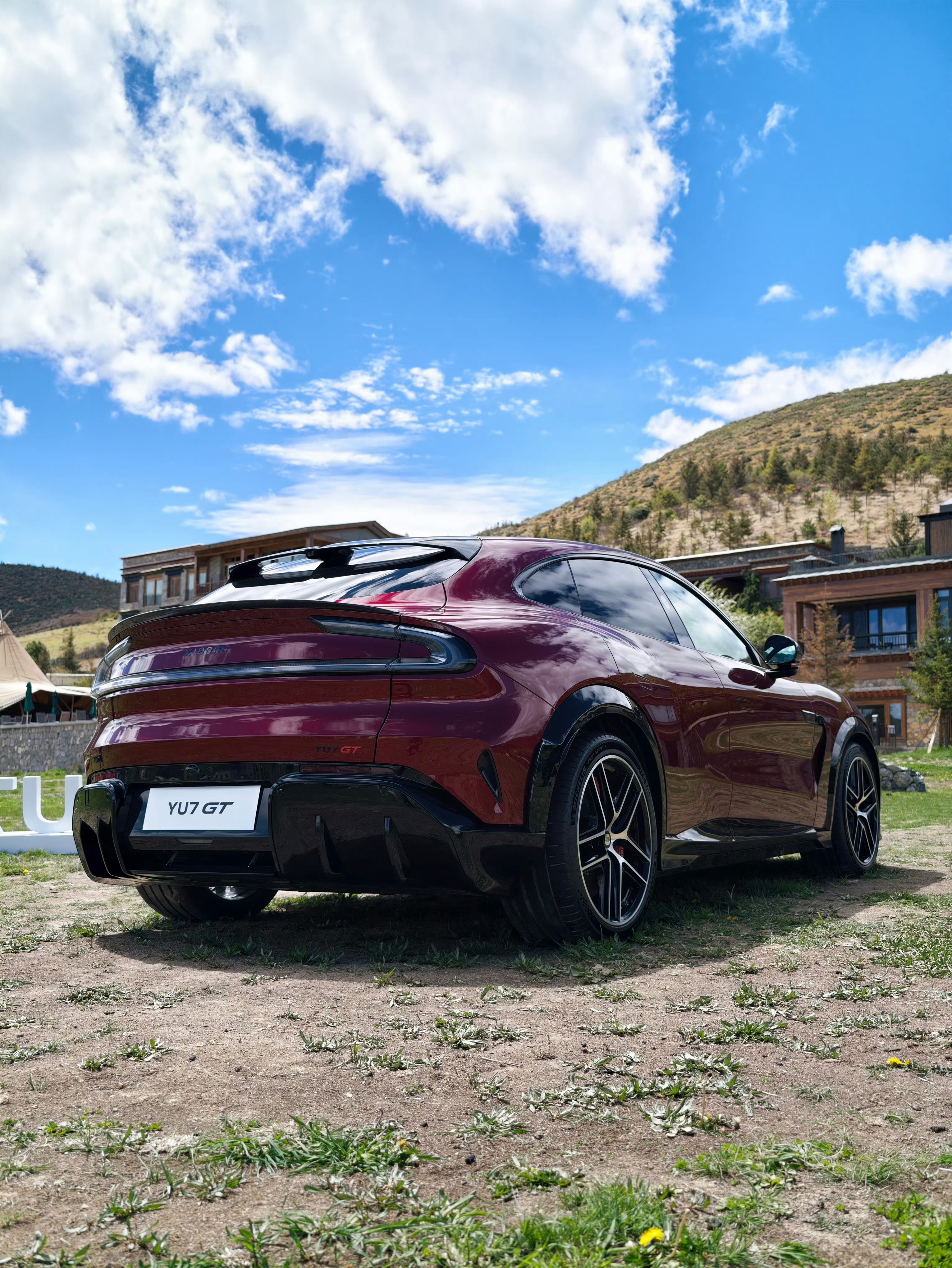 小米YU7 GT，38.99万，狠！选配拉满，42.99万（首销期优惠价）。明早