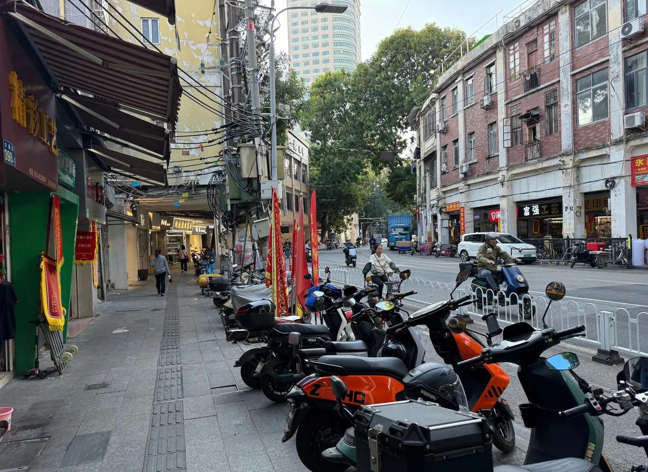 于海青：为何说广州的包容度是从内到外？ 当你在广州街道穿行的时候，不知不觉会感受