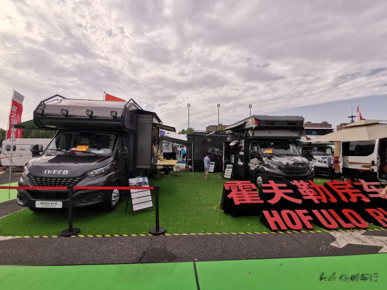 上海房车展又看到新车啦！这次霍夫勒发布了两款新车，特色、新颖，更有实力。霍夫勒黑