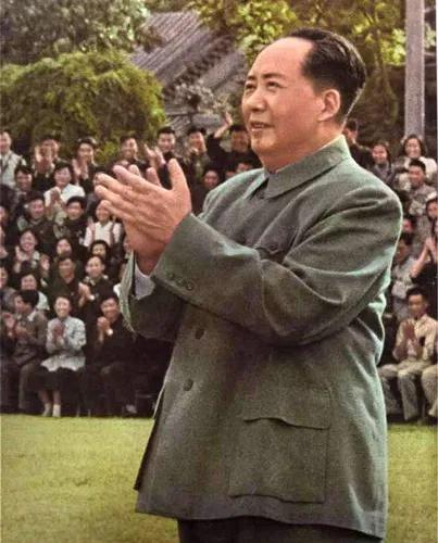 《毛主席赋》
 
             维昔之际，勋绩斐然。光芒璀璨，英魂永