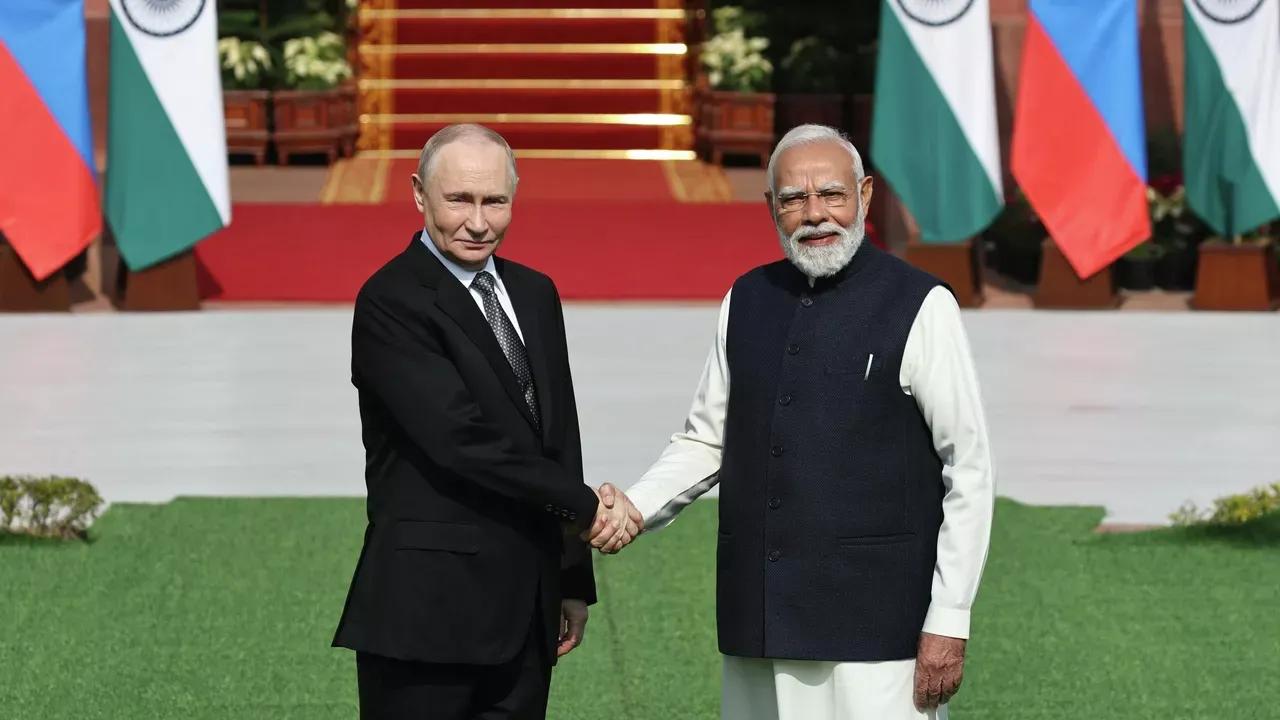 12月5日，俄罗斯总统普京与印度总理莫迪举行会晤。普京感谢莫迪邀请其访问印度，同