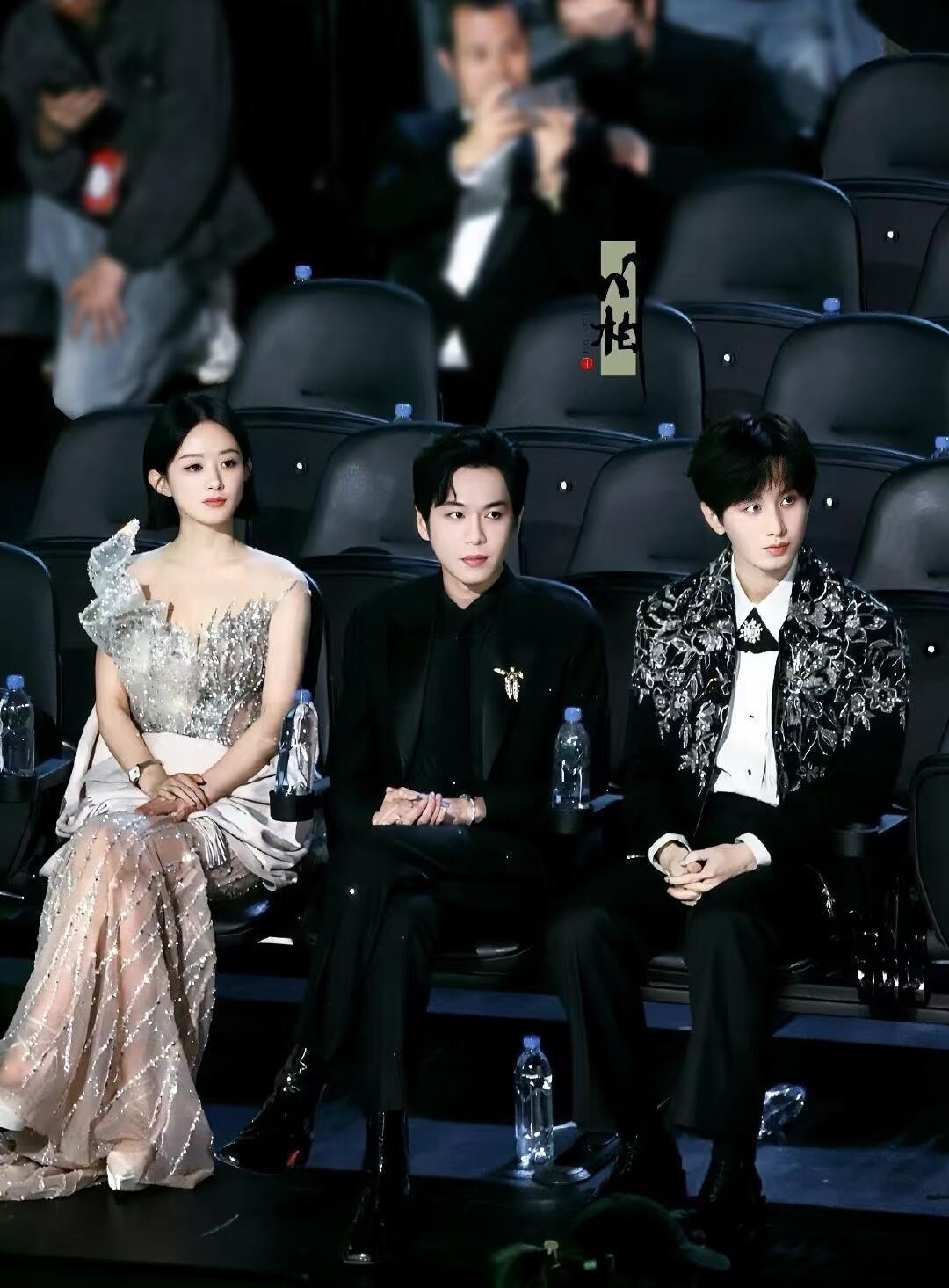 三个人往那一坐就是口碑 