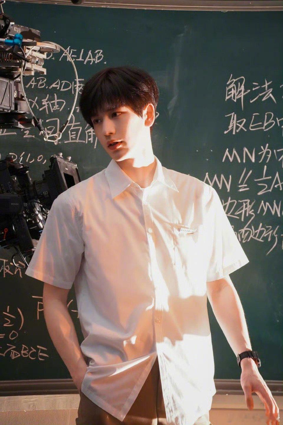 好爱这个张凌赫啊～ ​​​