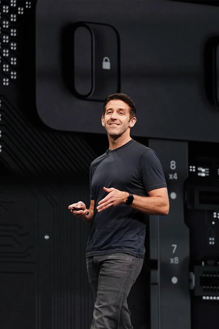 库克将卸任苹果CEO蒂姆·库克正式宣布将卸任苹果公司CEO，由现任硬件工程高级副