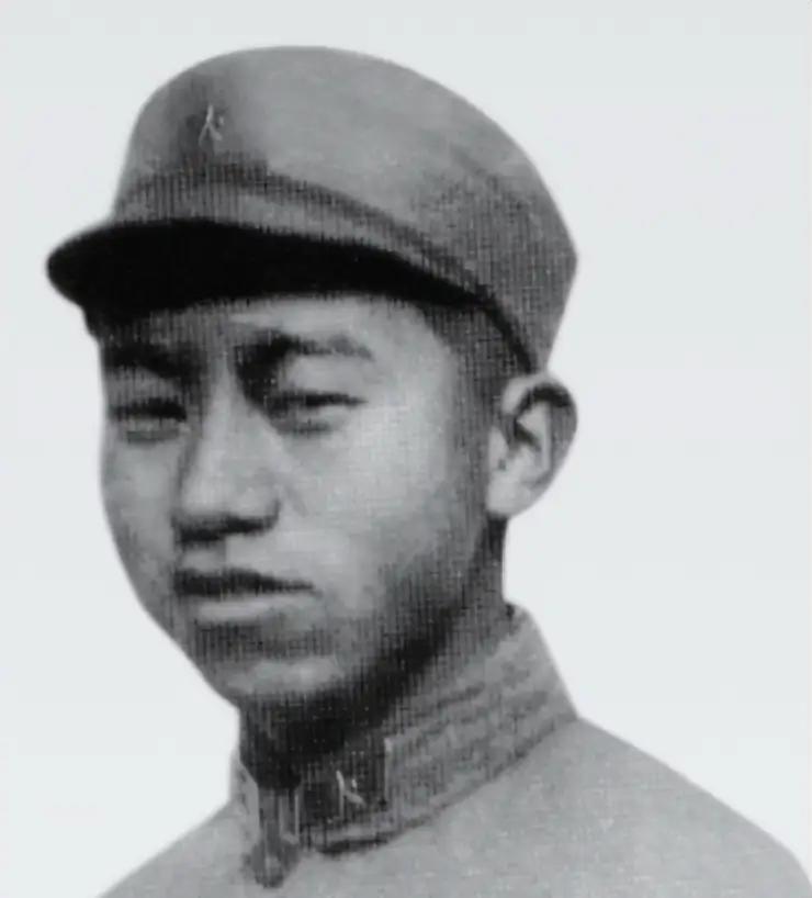 1943年，一个女干部奉命护送男科长去延安，一路上却死盯着他，脑子里只有一个念头