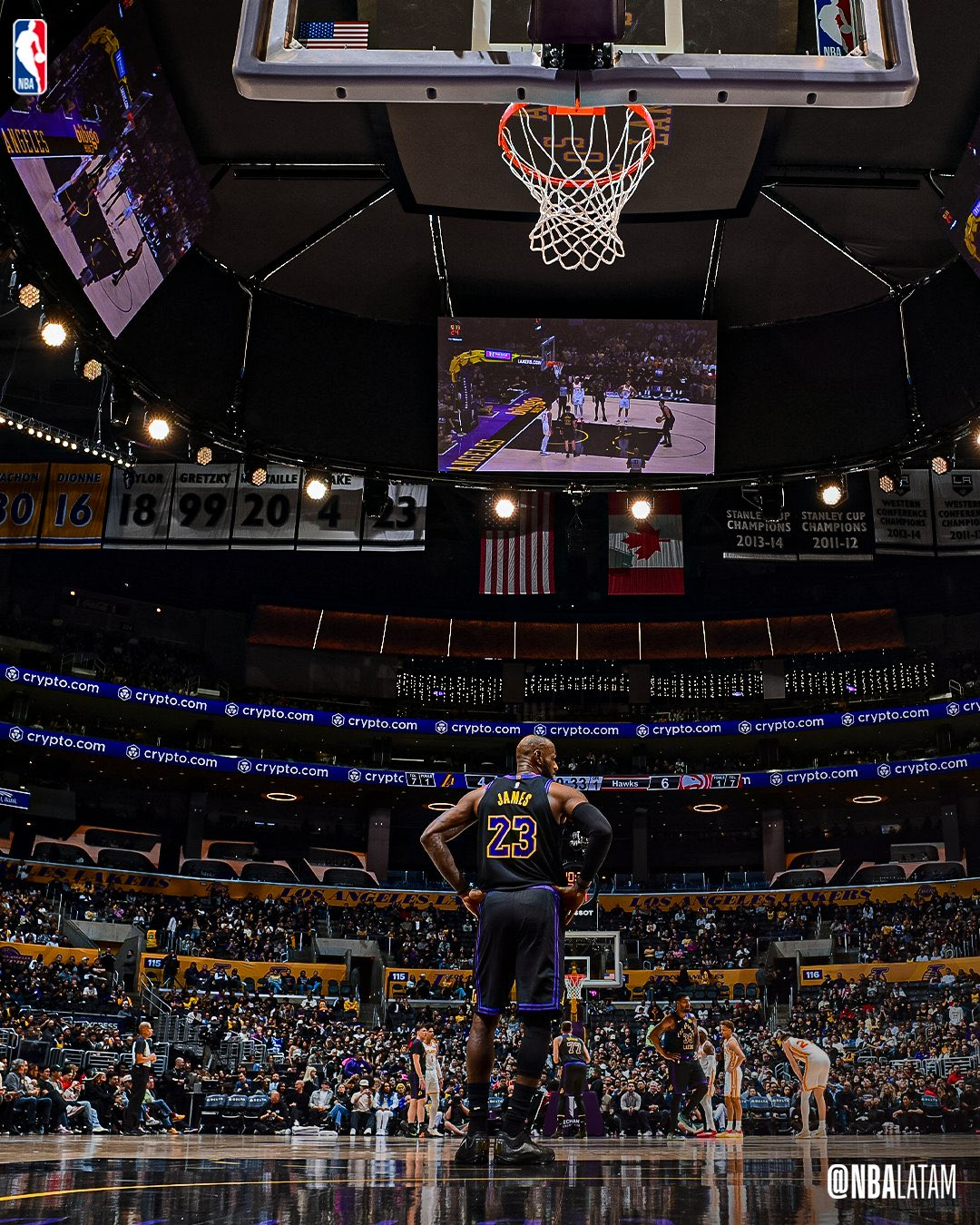 詹姆斯一张适合当壁纸的图湖人终结连败詹姆斯又逼死强迫症湖人vs老鹰