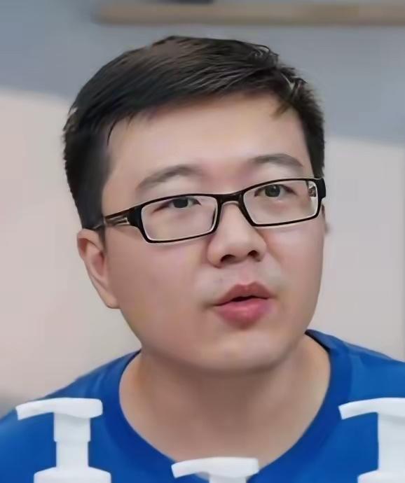 莱维直播说：
中国女乒实力历史以来都很强，
一般在国乒第一的，
都是世界第一。