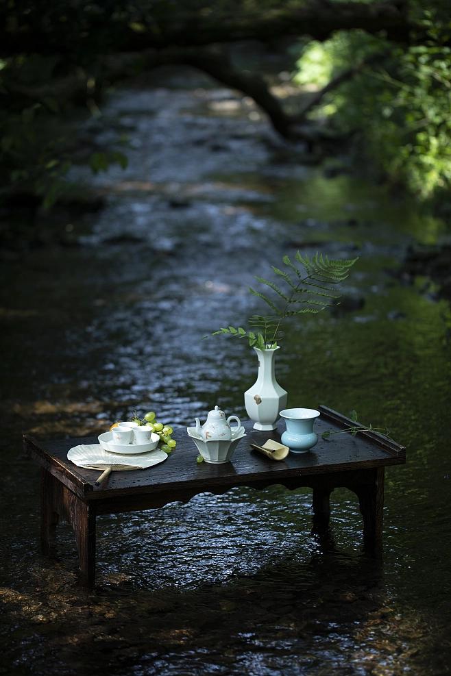 有一颗大心，才乘得下喜怒，输得出力量。—— 毕淑敏 ​​​