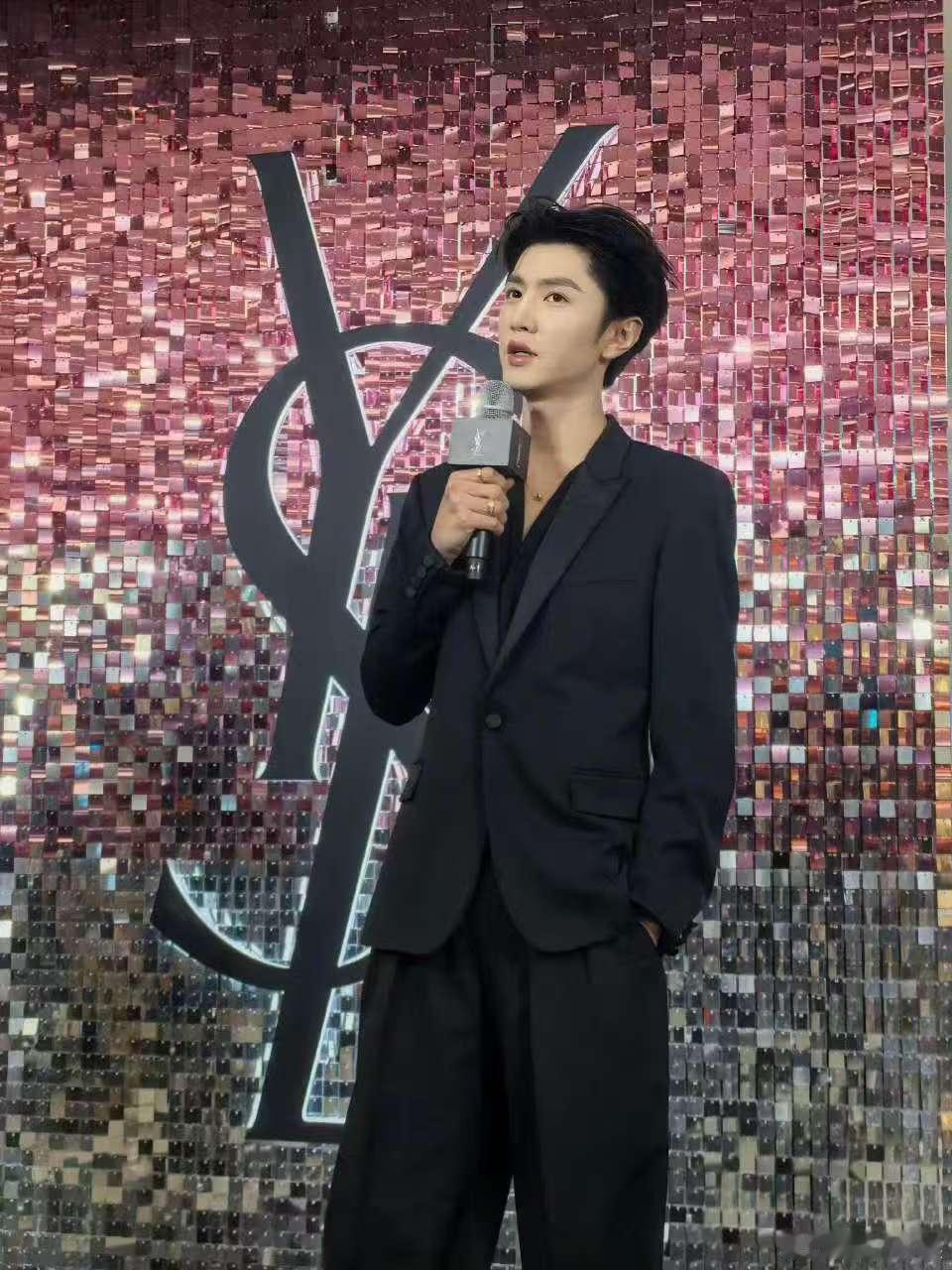 陈哲远矜贵陈哲远ysl贵公子陈哲远ysl贵公子，好帅，