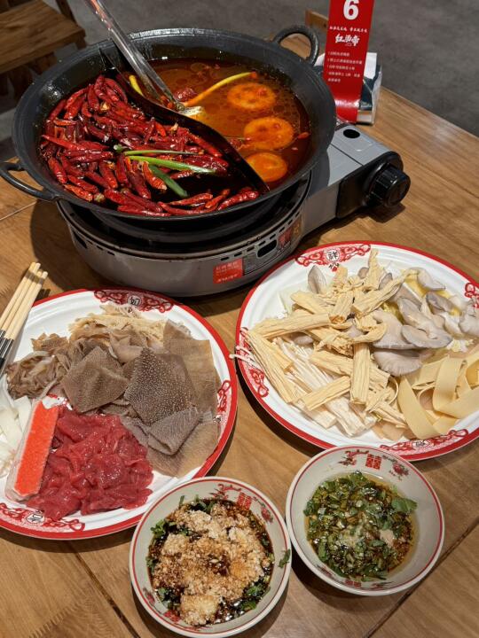 🔥这家地摊火锅，人均20+吃到嗨！