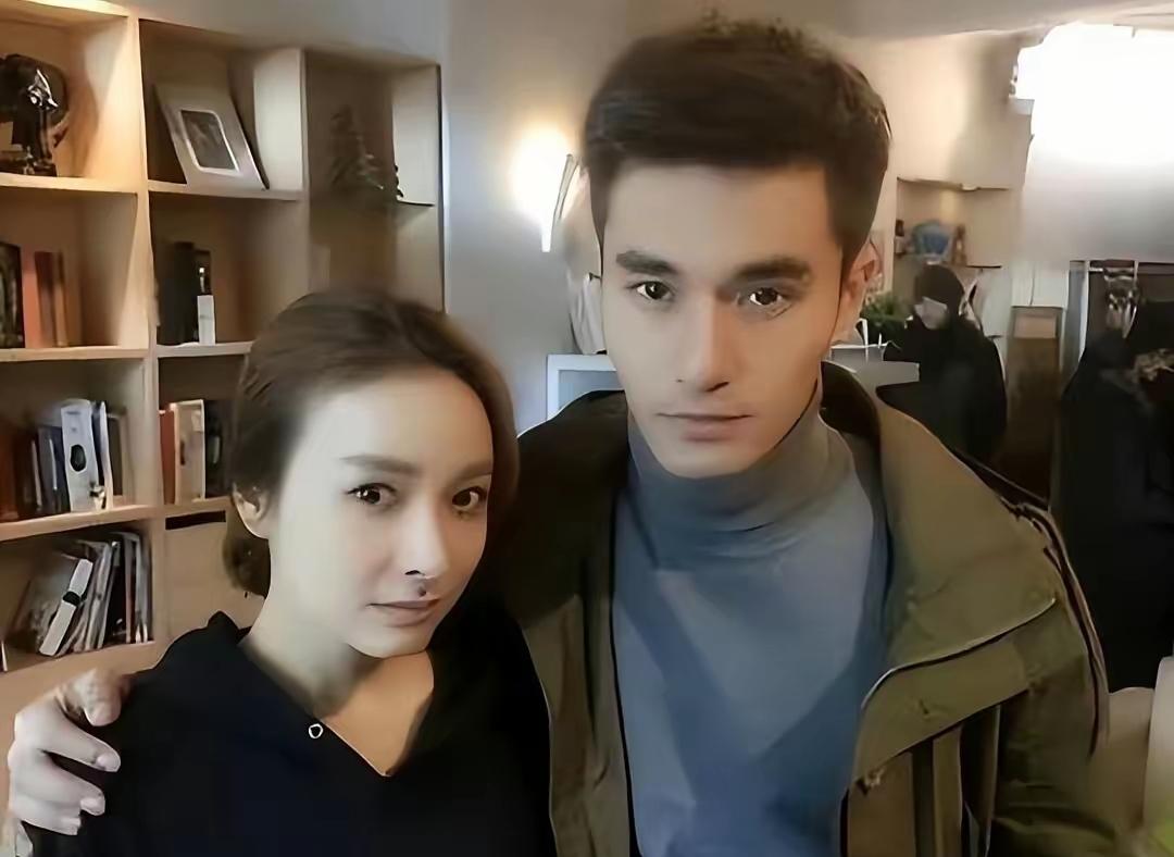 其实吴昕和男友郑凯的恋情已经被拍到好几次了，只是双方一直没有回应。

吴昕对感情