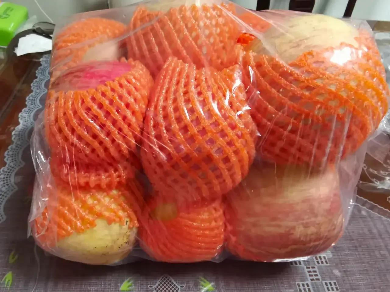 要想苹果更好吃，应该使用开果器。
   春华秋实瓜果飘香，现在又到了苹果收获的季