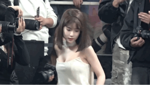 白月光这不是吗？白月光啊！她叫白桃！月白月光 白月光的成因 抬头白月光