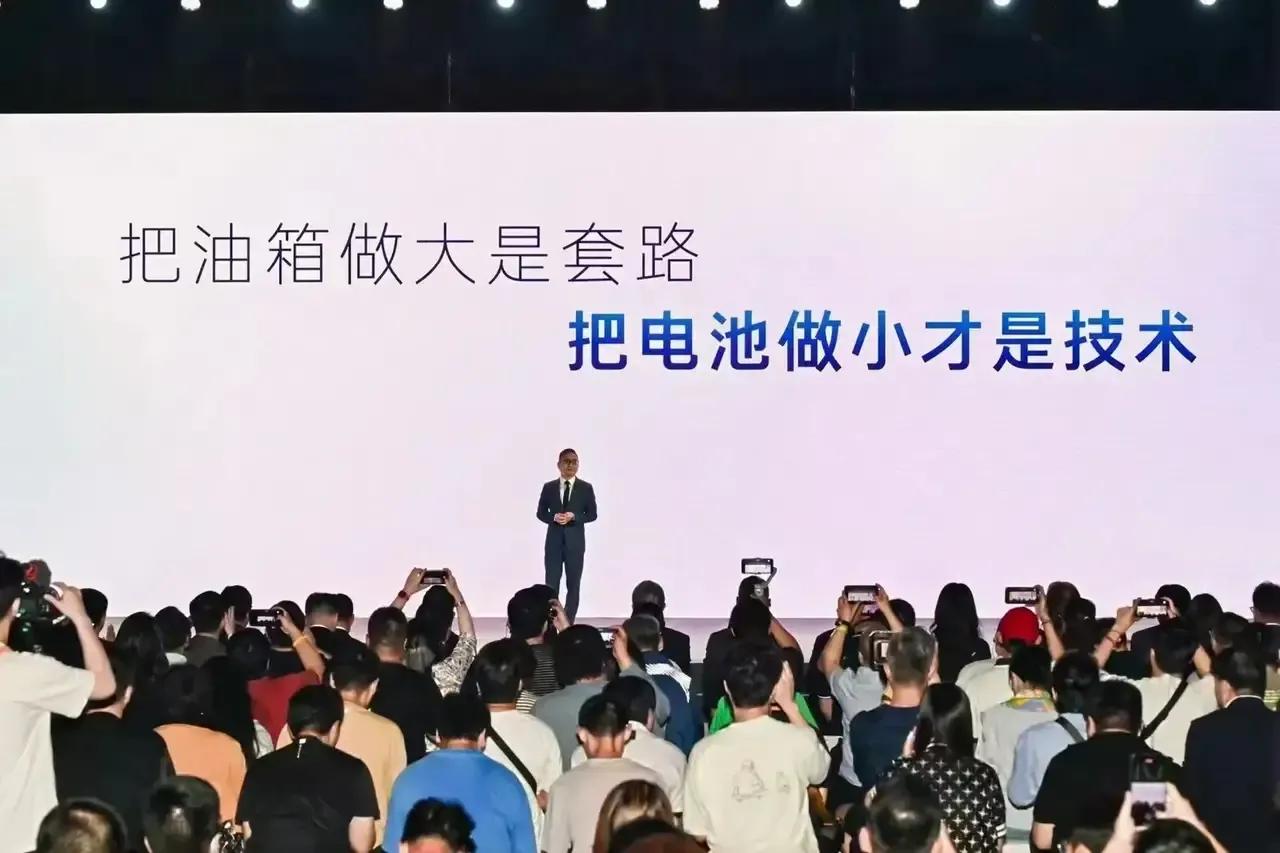 实话讲，感觉丰田有点点错科技树了，即使电混再怎么强，也没有插混这么方便。

插混