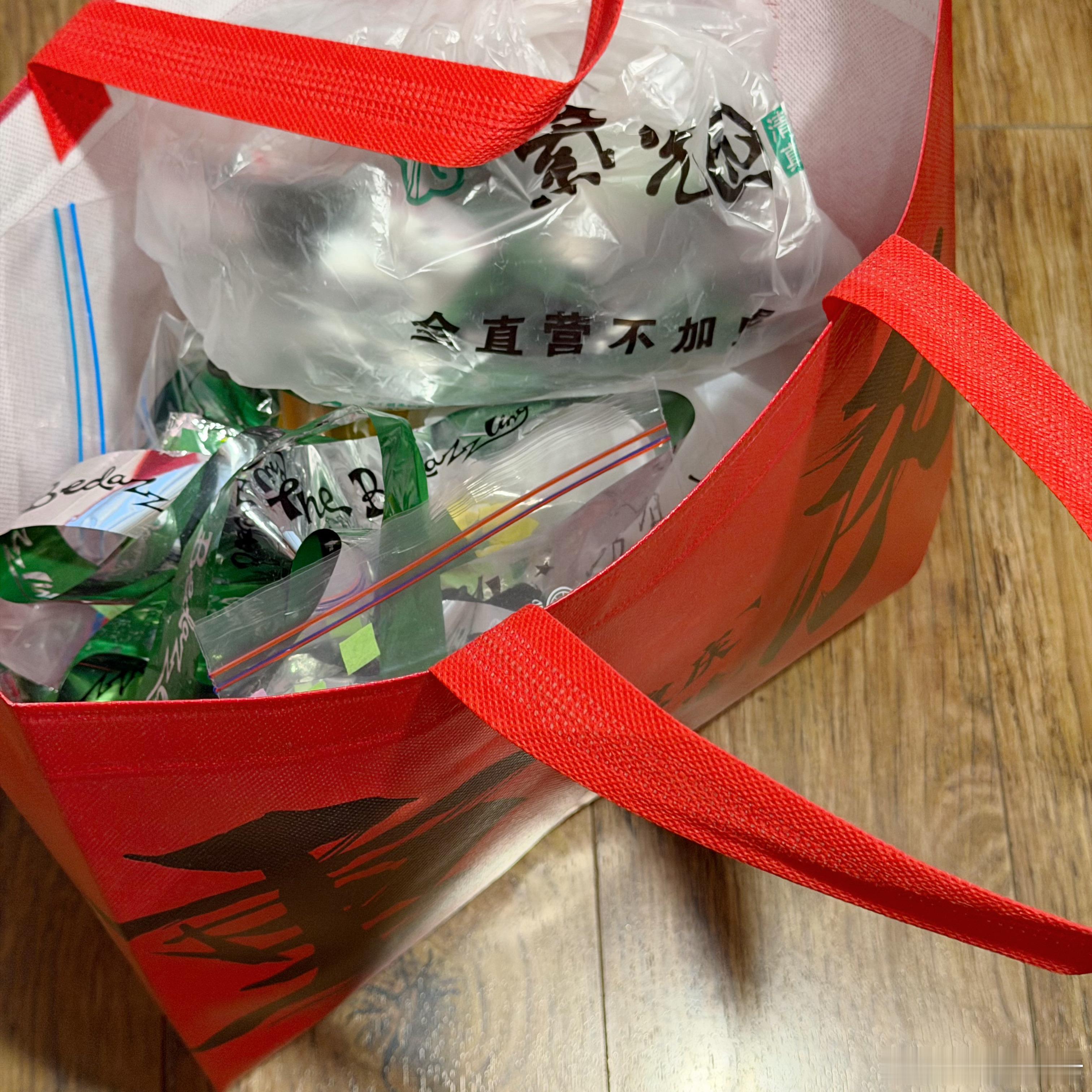 还有这么多彩带没收拾