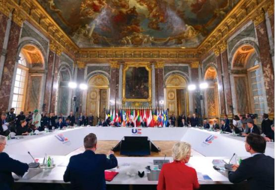 当着一众欧盟领导人的面，马克龙撂下狠话：“中国再不放开稀土出口管制，欧盟忍无可忍