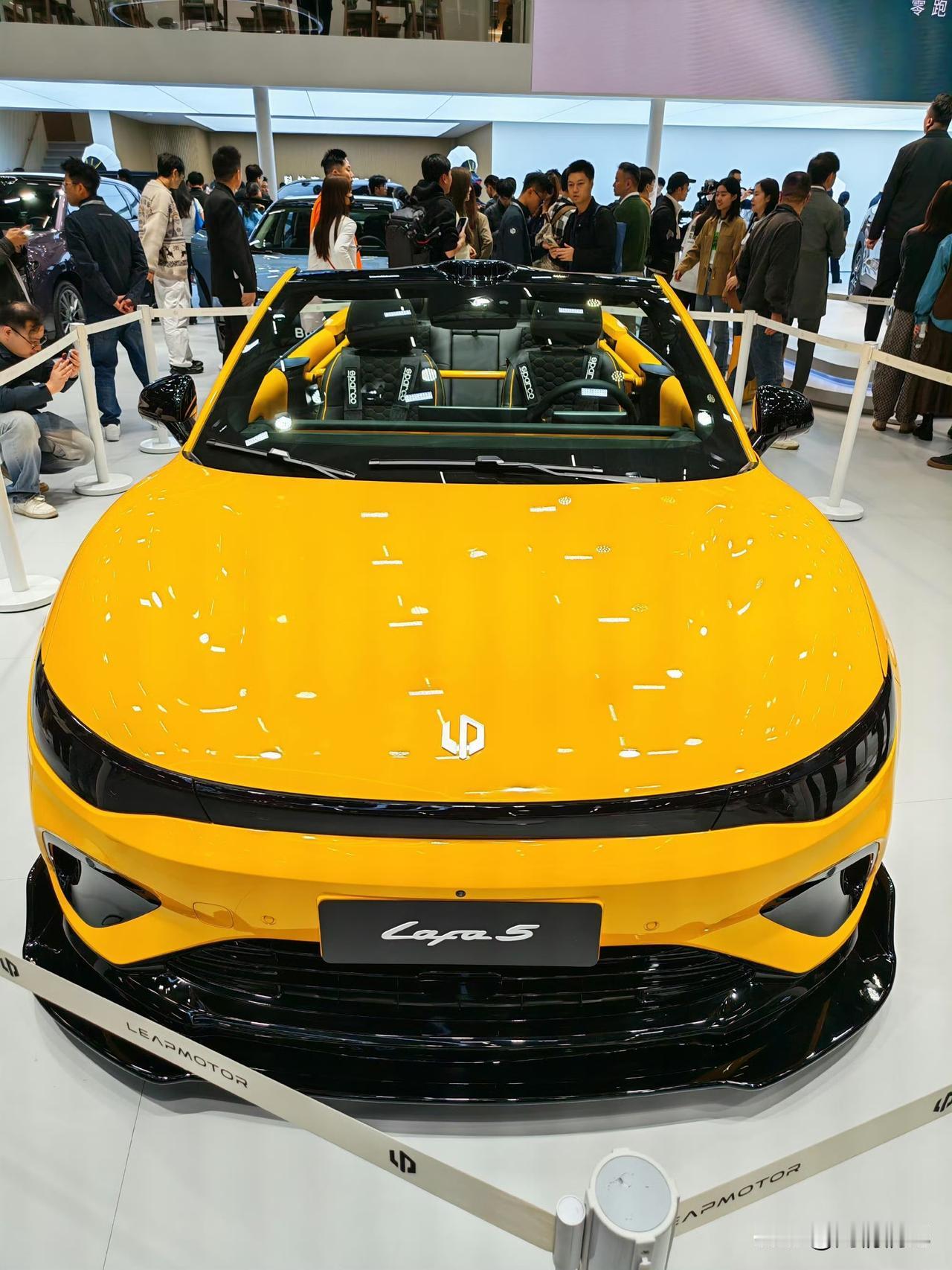 【10万级轿跑新物种！零跑Lafa5：年轻人的第一台“电动GTI”来了】  
